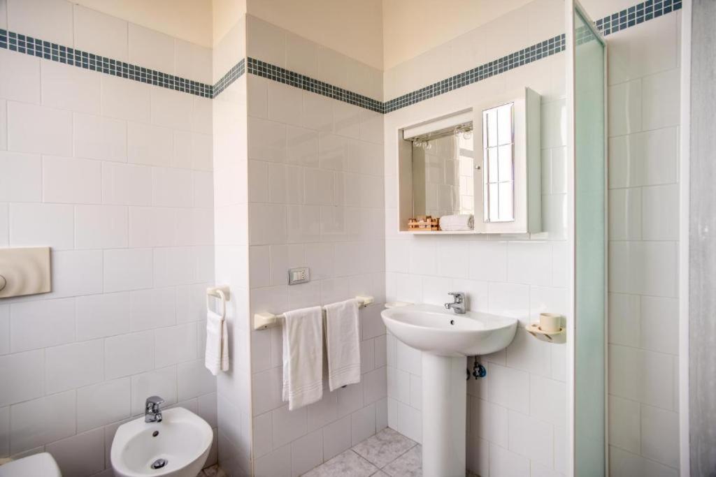 Villa Mg Hotel Santa Marinella Dış mekan fotoğraf