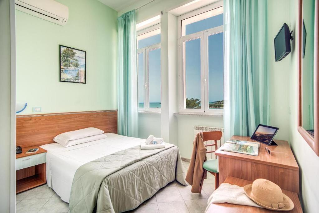 Villa Mg Hotel Santa Marinella Dış mekan fotoğraf